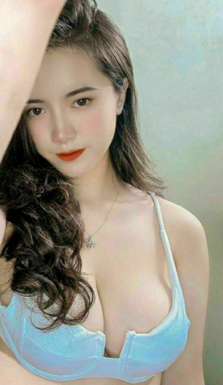 Bé thỏ xinh đẹp và cái lồn hồng hào mọng nước